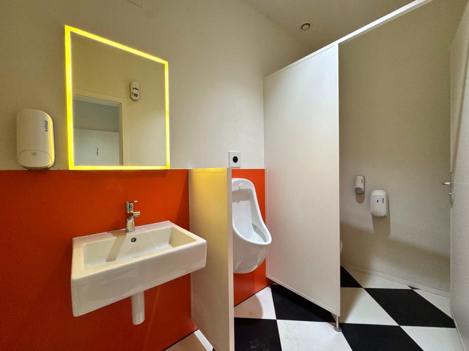 355m² coffeehouse, photo 6 of 9