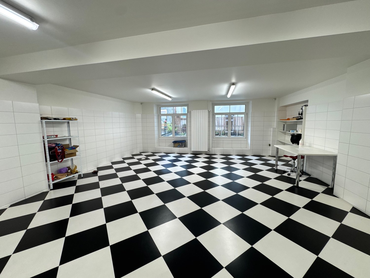 355m² coffeehouse, photo 4 of 9