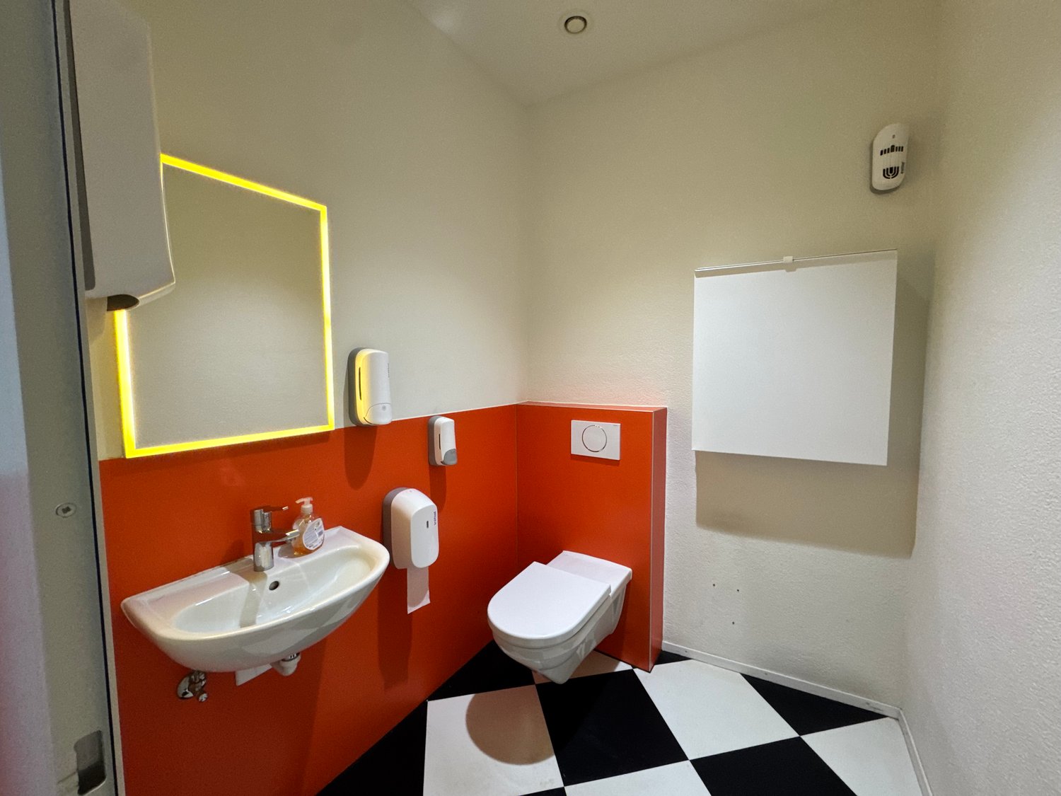 355m² coffeehouse, photo 7 of 9