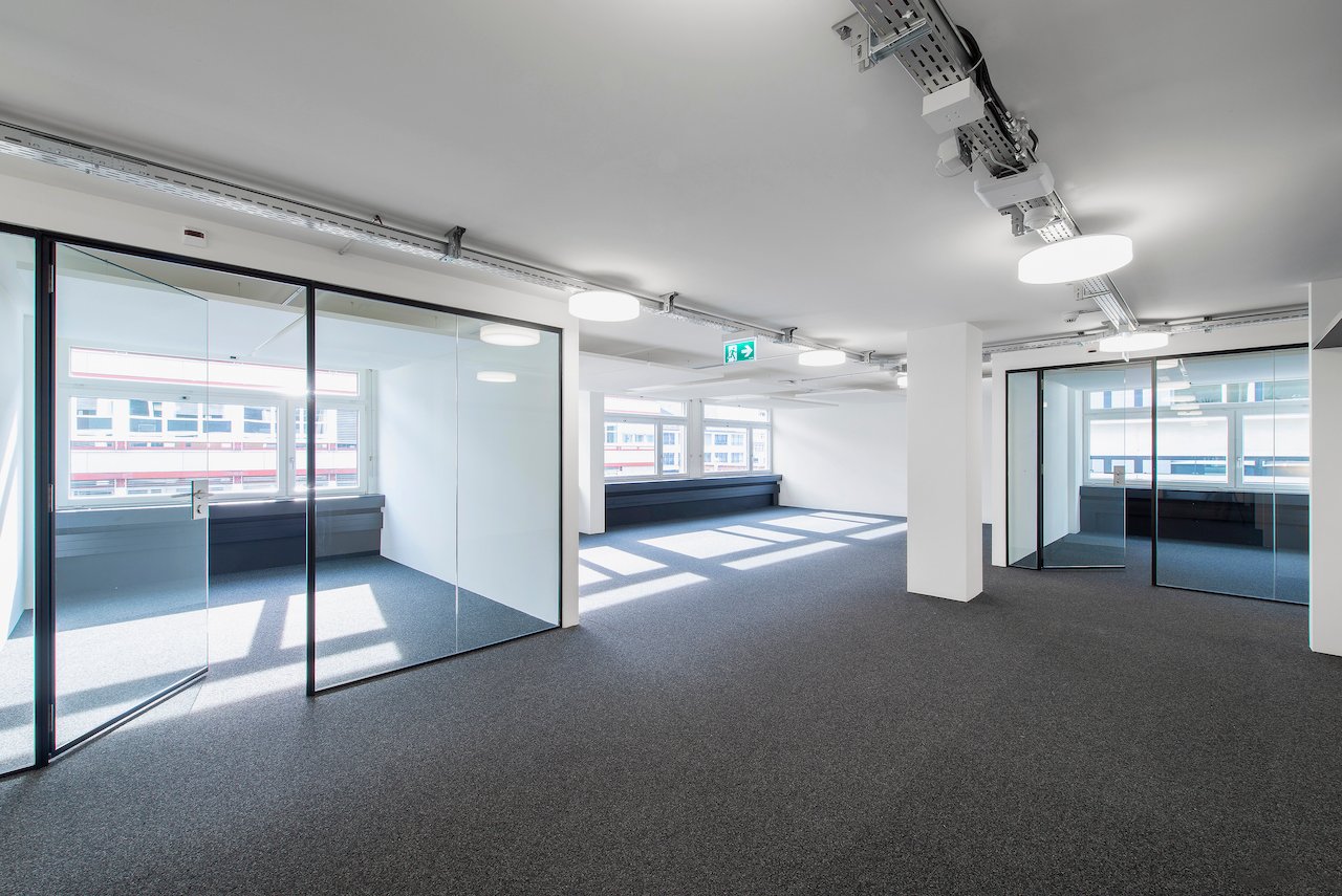 832m² office, photo 2 of 4