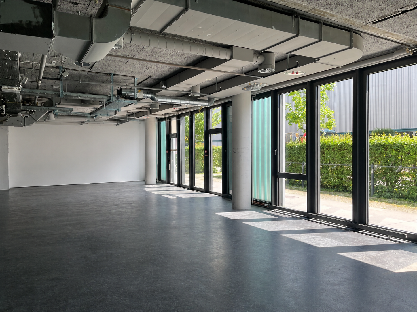 151m² shop, photo 5 of 8
