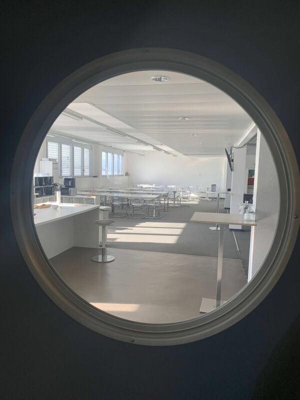 2700m² office, photo 3 of 7