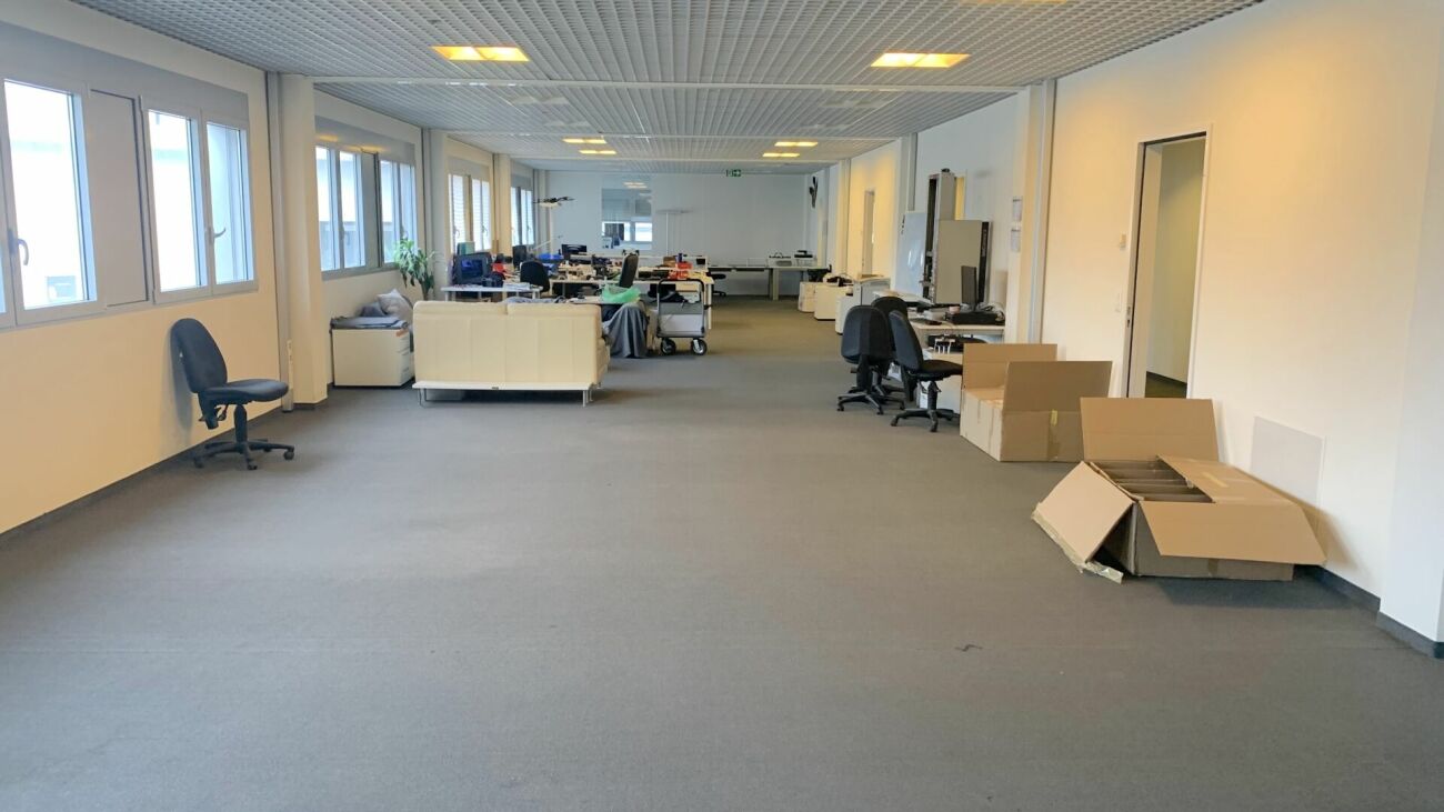 2700m² office, photo 1 of 7