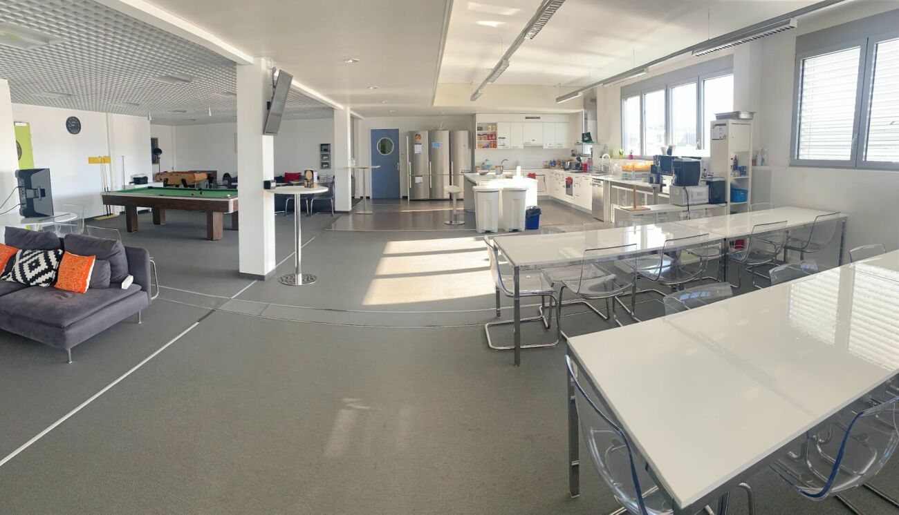 2700m² office, photo 2 of 7