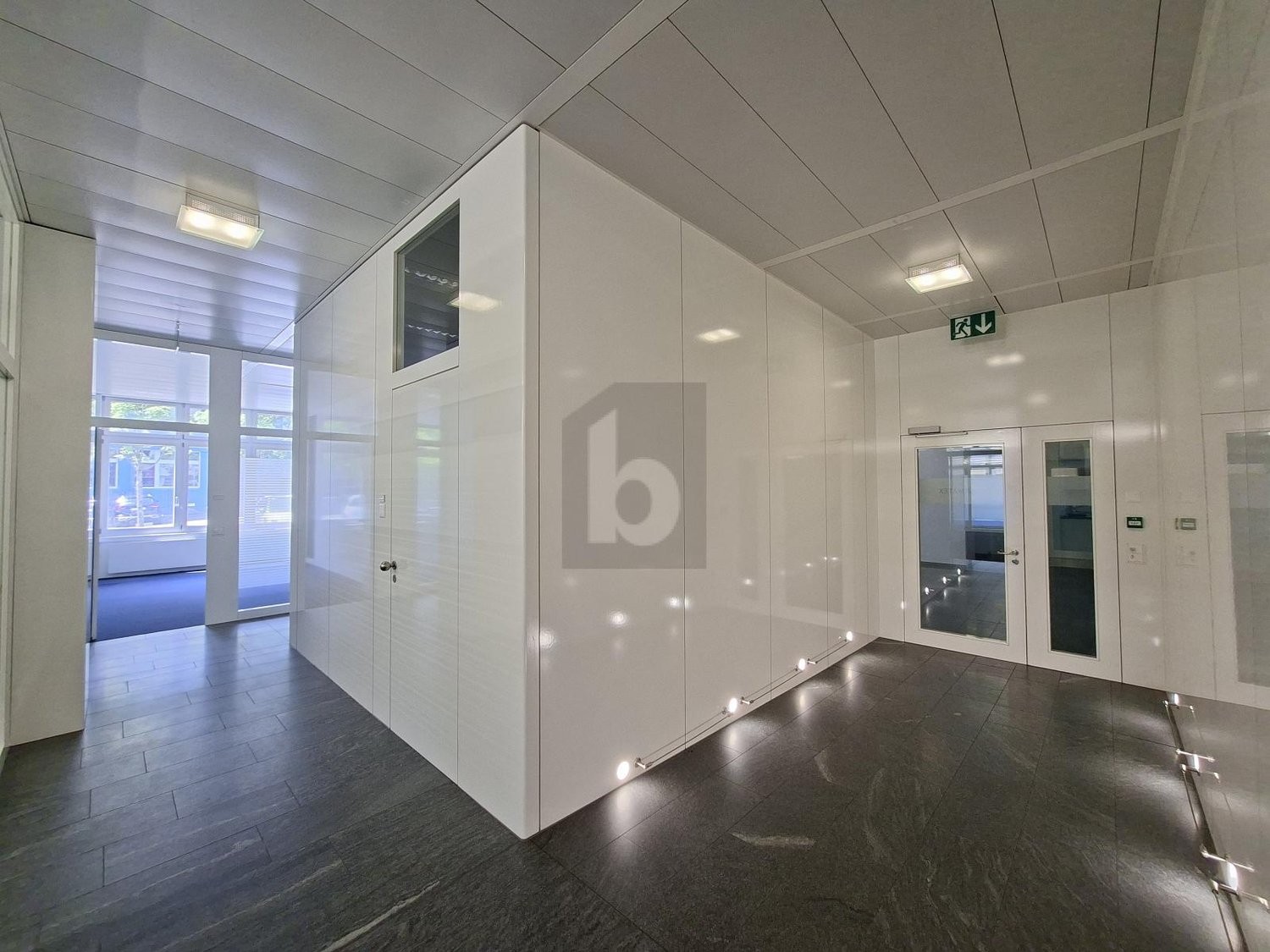 477m² office, photo 2 of 4