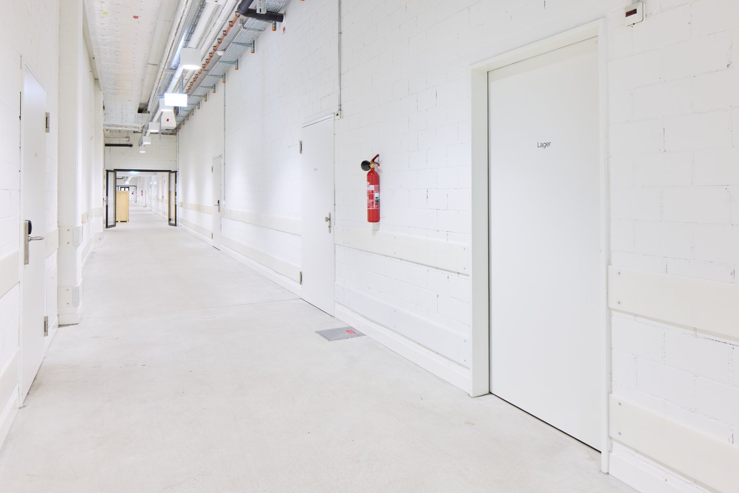 404m² storage room, photo 4 of 6