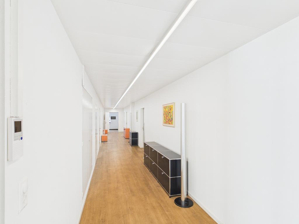 222m² office, photo 1 of 10