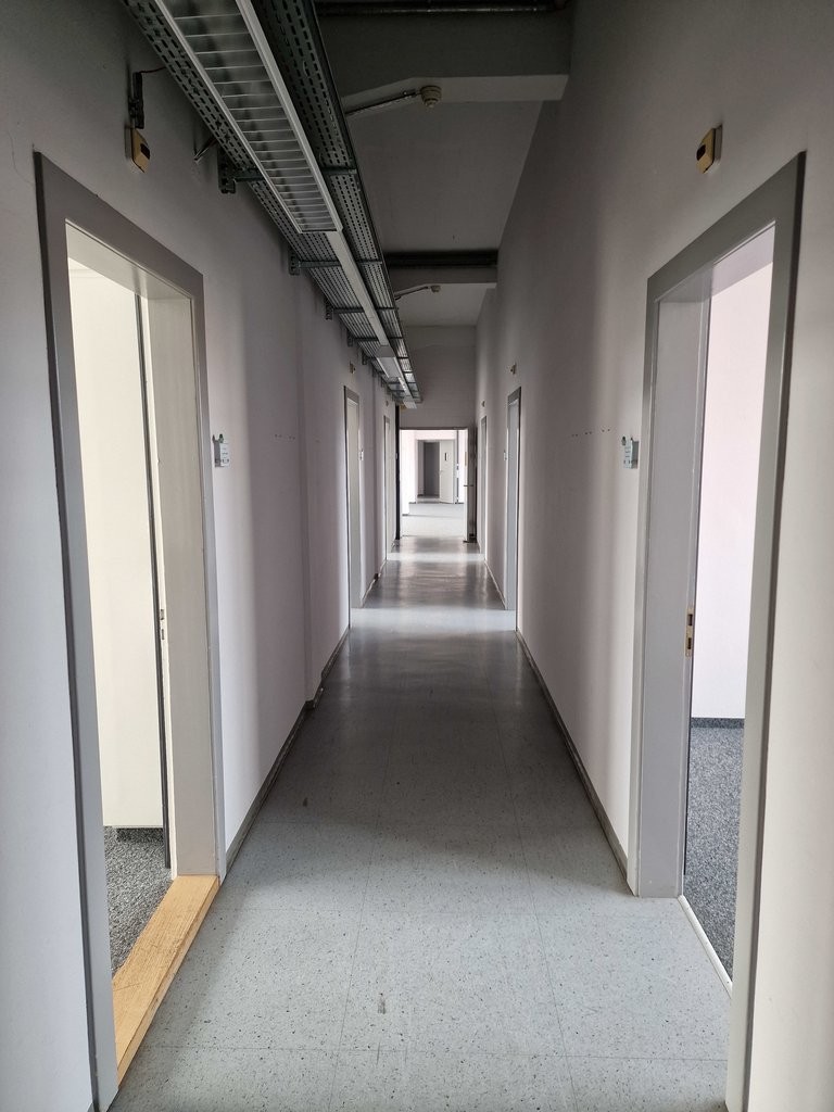 124m² office

An office directly by the water and the Bally-Park? That is no problem here. We have a sensational office area from 124m2 to 400m2 on offer and thus something for every one of your wishes.

Few steps to the train station
Few steps to the water
Few steps into the Bally Park
Bright, open, photo 4 of 10