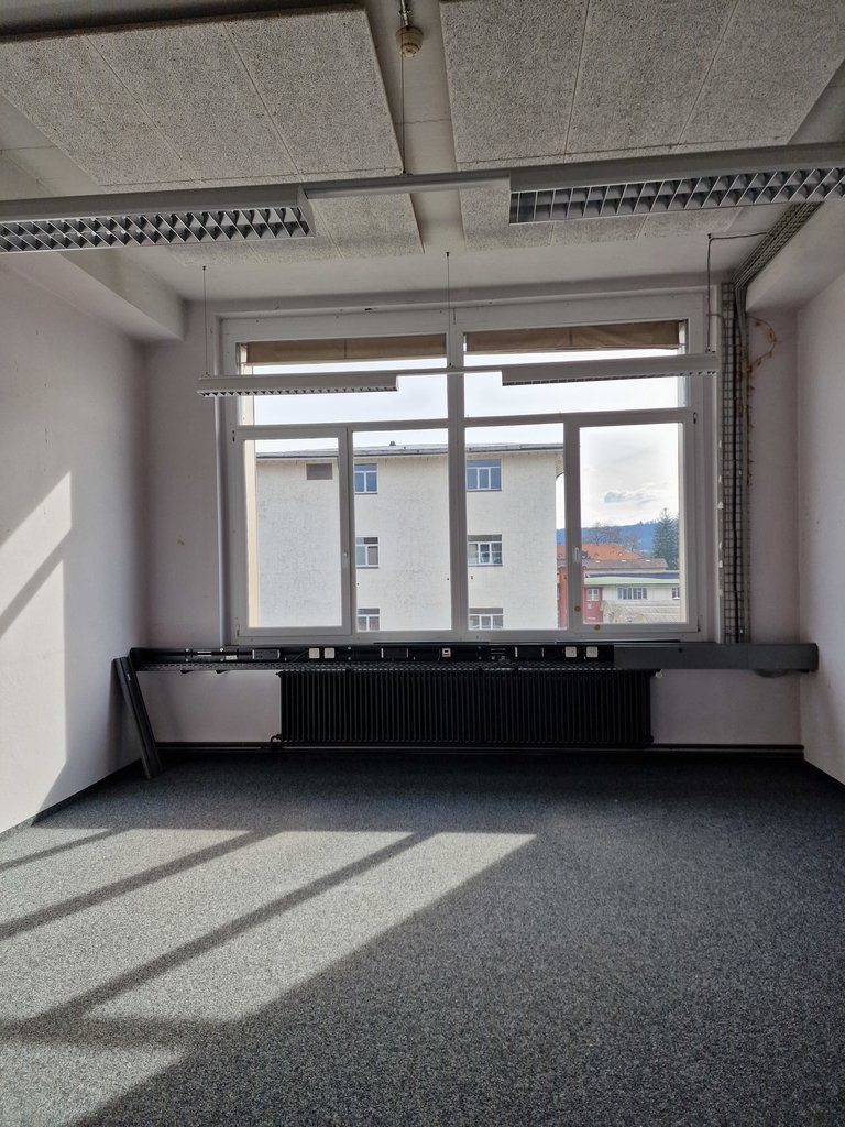 124m² office

An office directly by the water and the Bally-Park? That is no problem here. We have a sensational office area from 124m2 to 400m2 on offer and thus something for every one of your wishes.

Few steps to the train station
Few steps to the water
Few steps into the Bally Park
Bright, open, photo 8 of 10