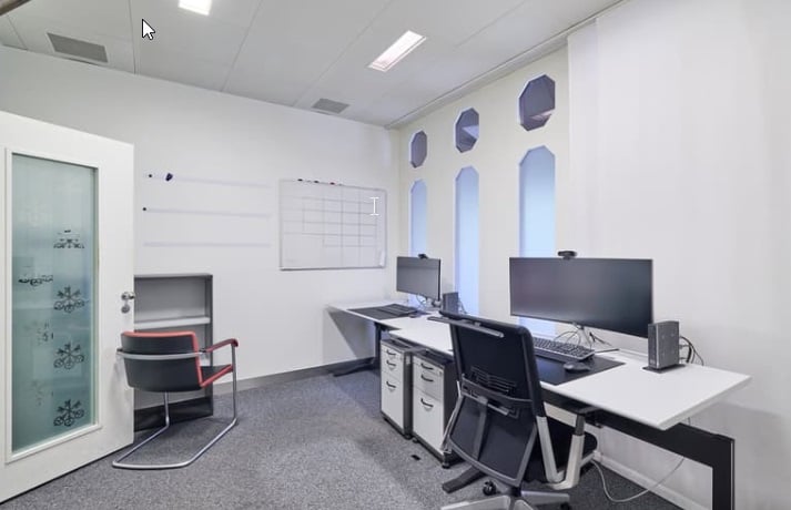 710m² office