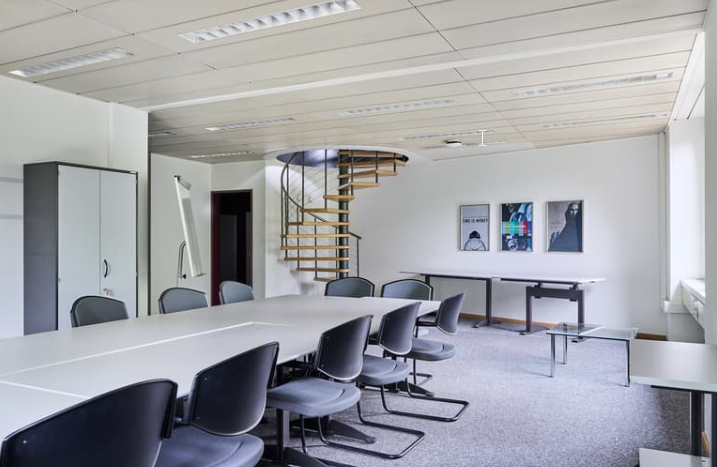 710m² office
