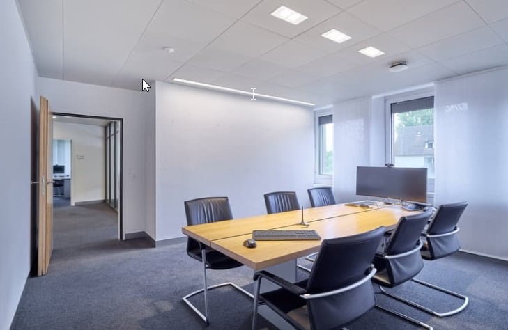 710m² office