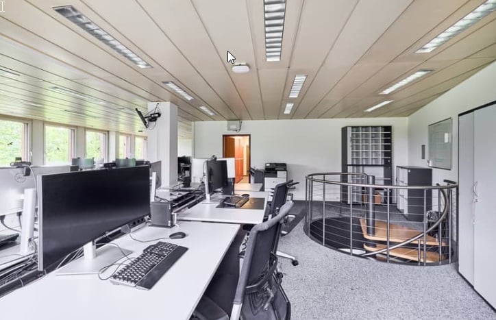 710m² office
