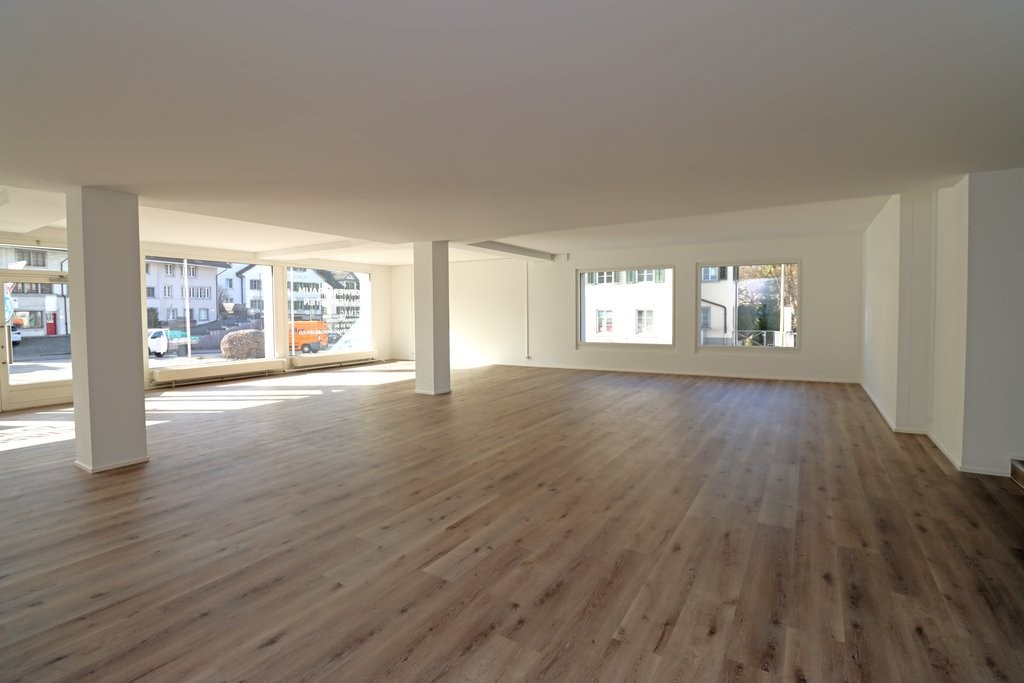 235m² commercial, photo 1 of 10
