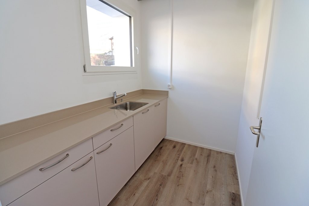 235m² commercial, photo 9 of 10