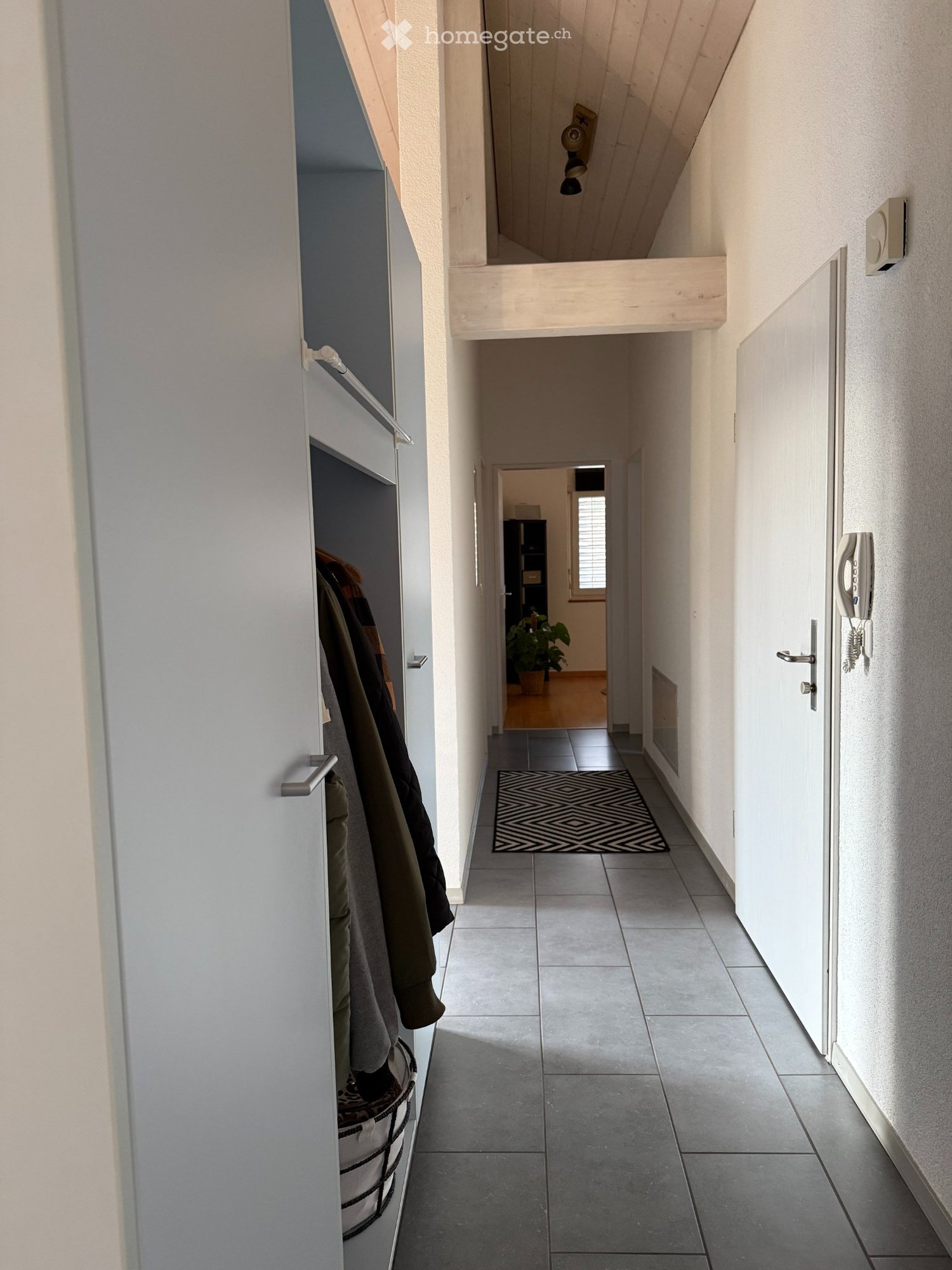 4-room apartment, photo 3 of 5