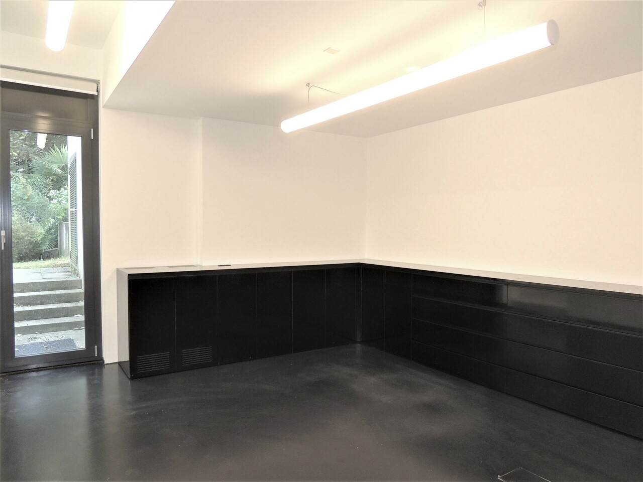 Office, photo 5 of 10