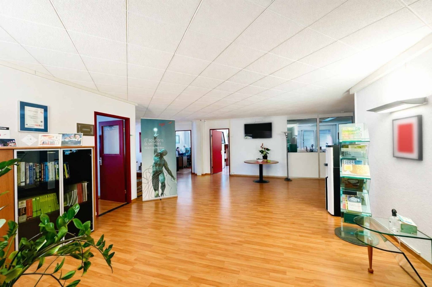 370m² office