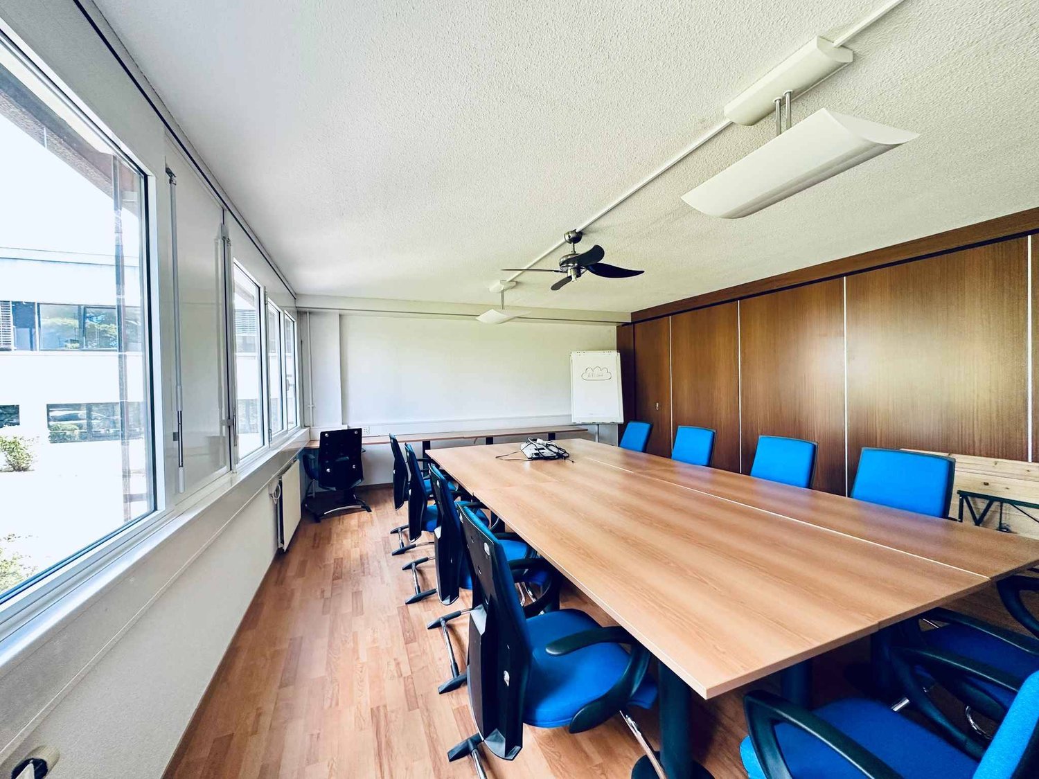 370m² office