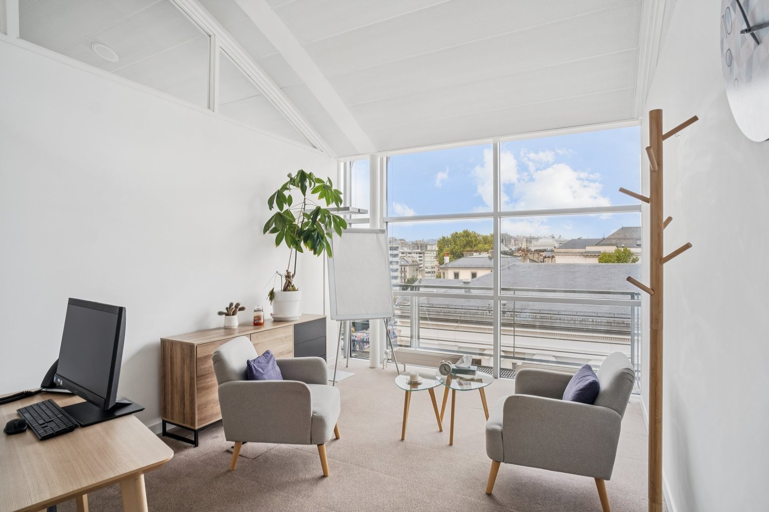 640m² office