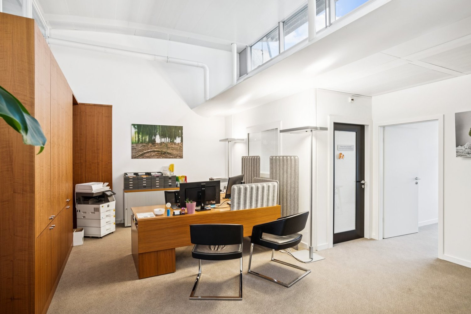 640m² office