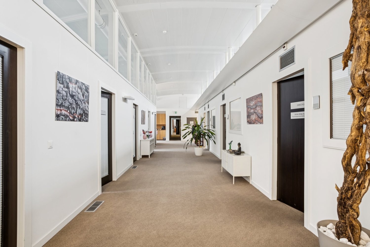 640m² office