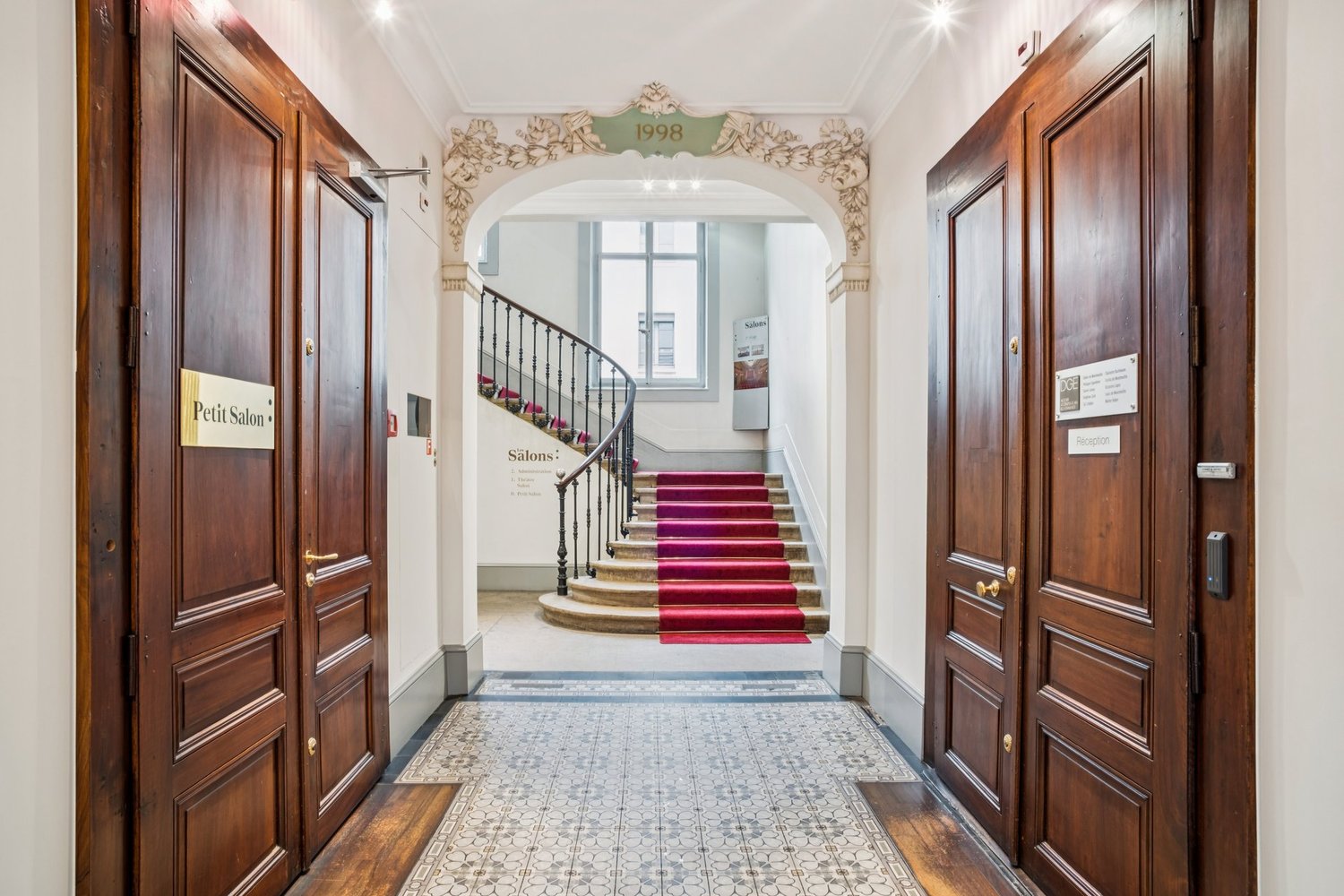 640m² office