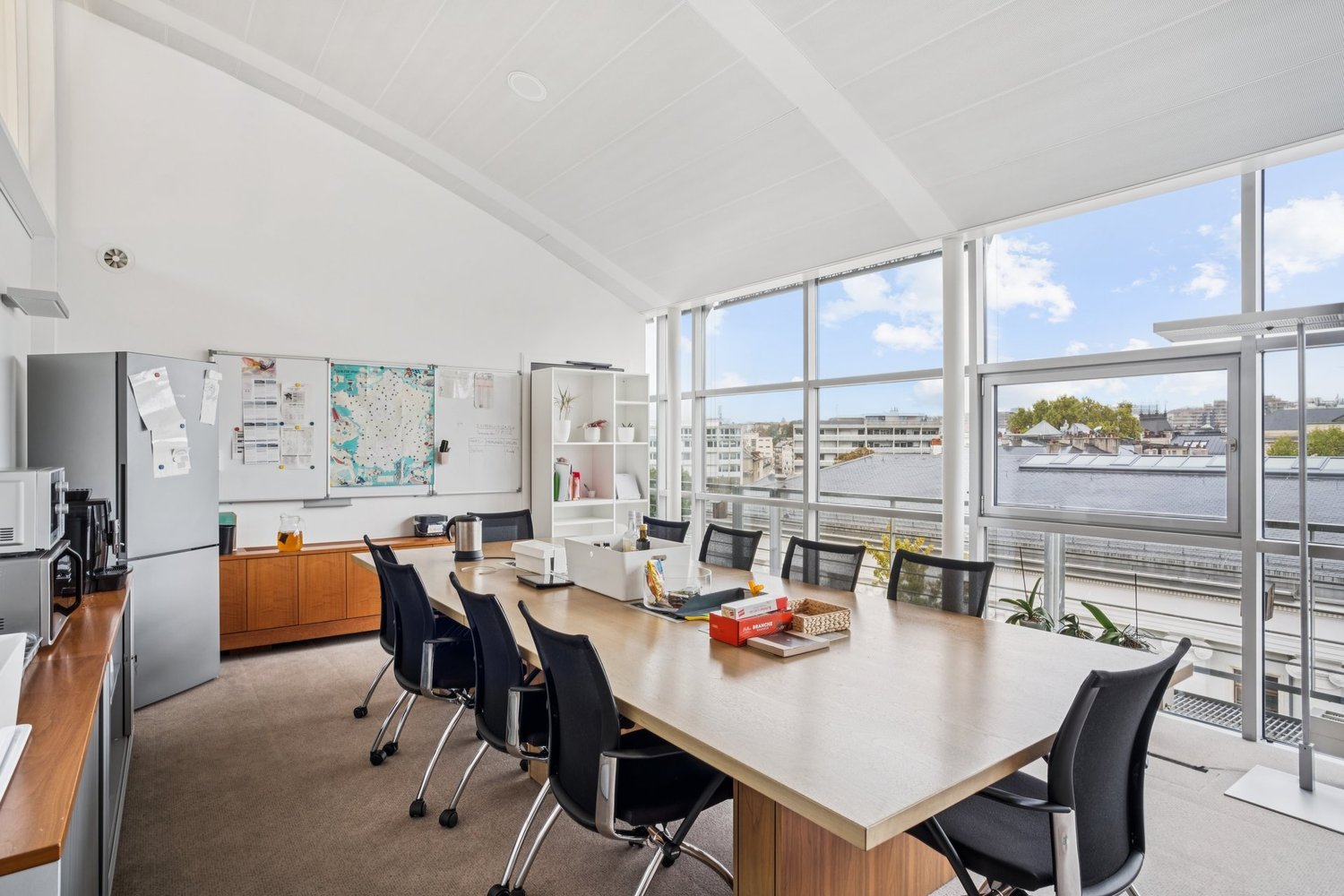 640m² office
