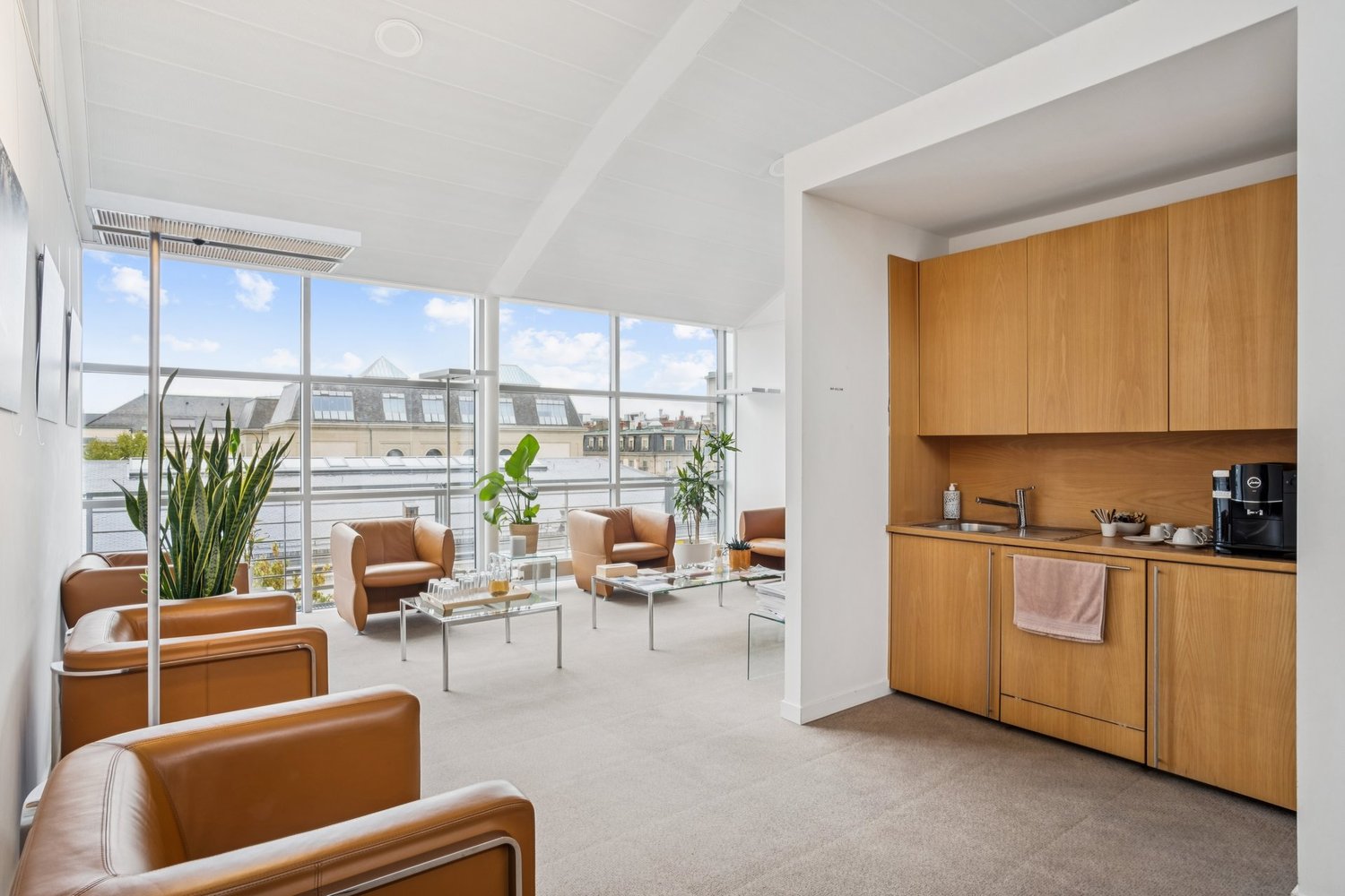 640m² office