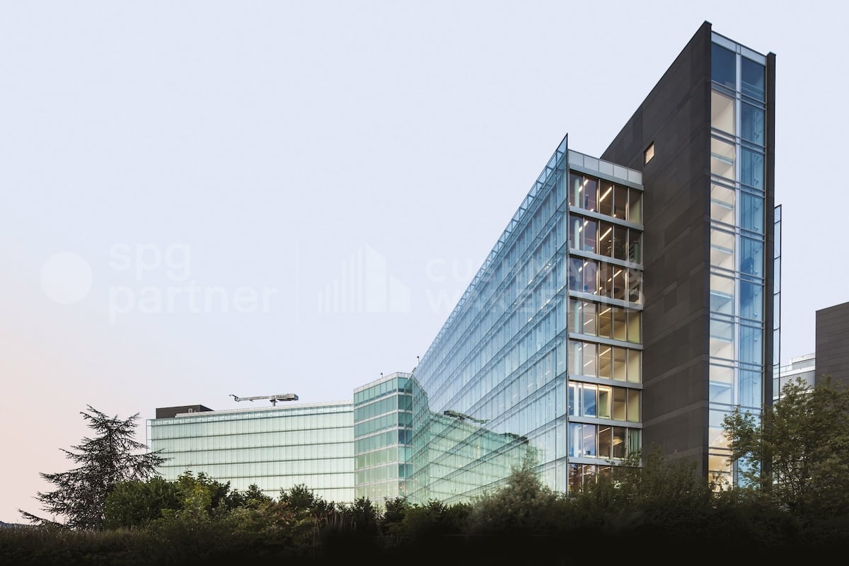 2300m² office, photo 1 of 10