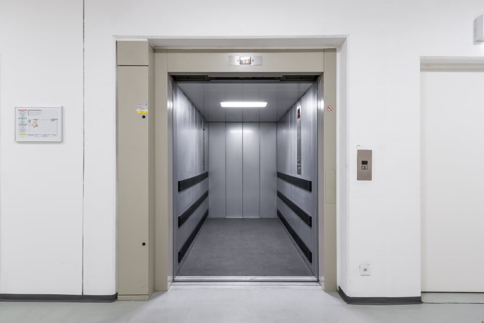 784m² objet industriel