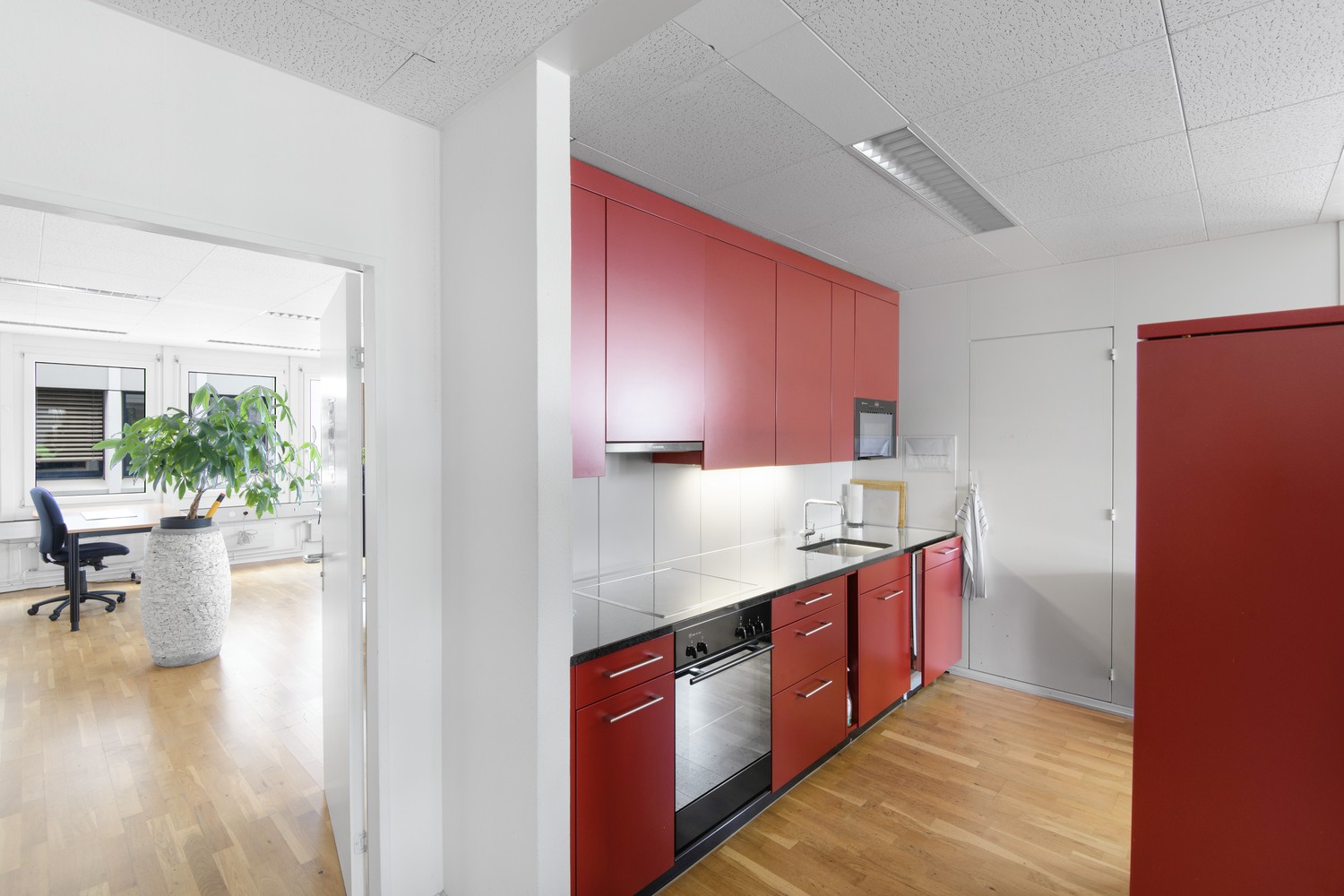 698m² office, photo 7 of 9