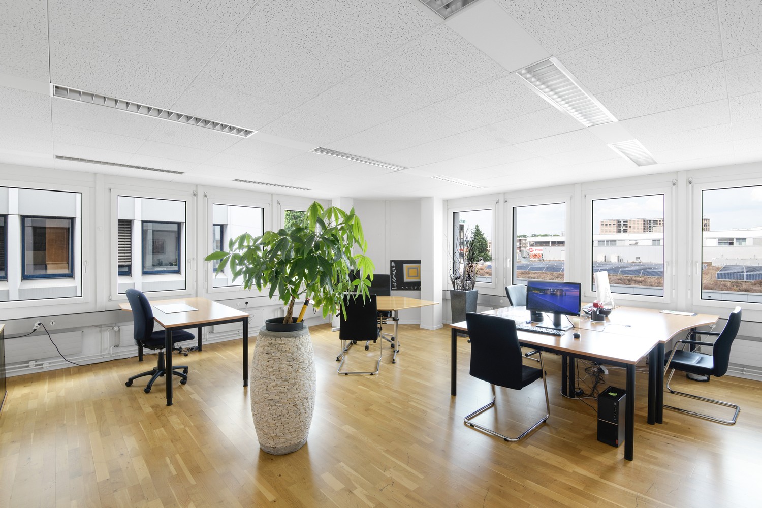 698m² office, photo 4 of 9