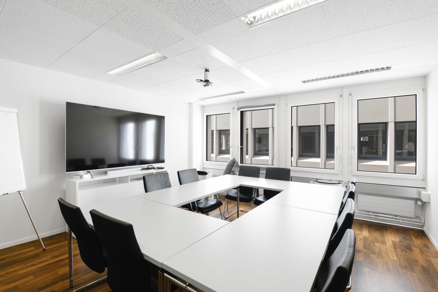 698m² office, photo 6 of 9