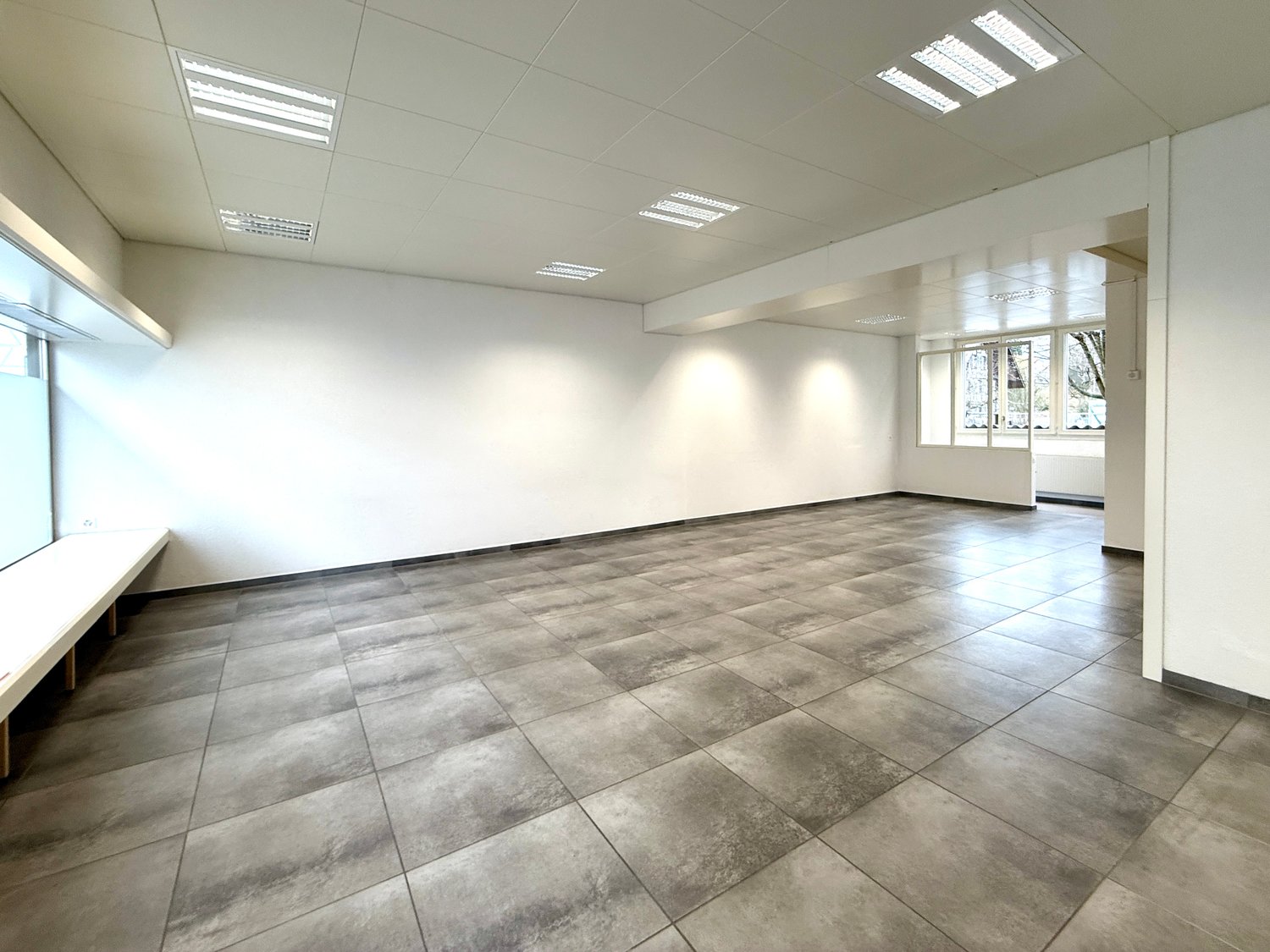 140m² shop, Foto 4 von 10
