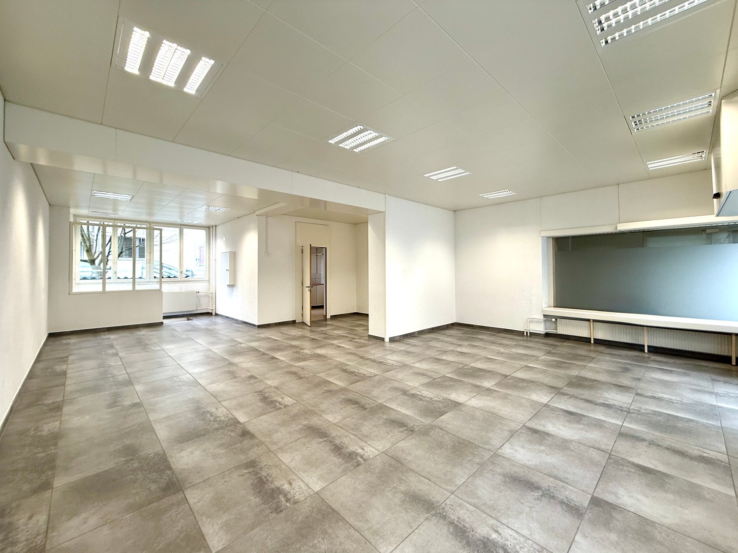 140m² shop, Foto 3 von 10