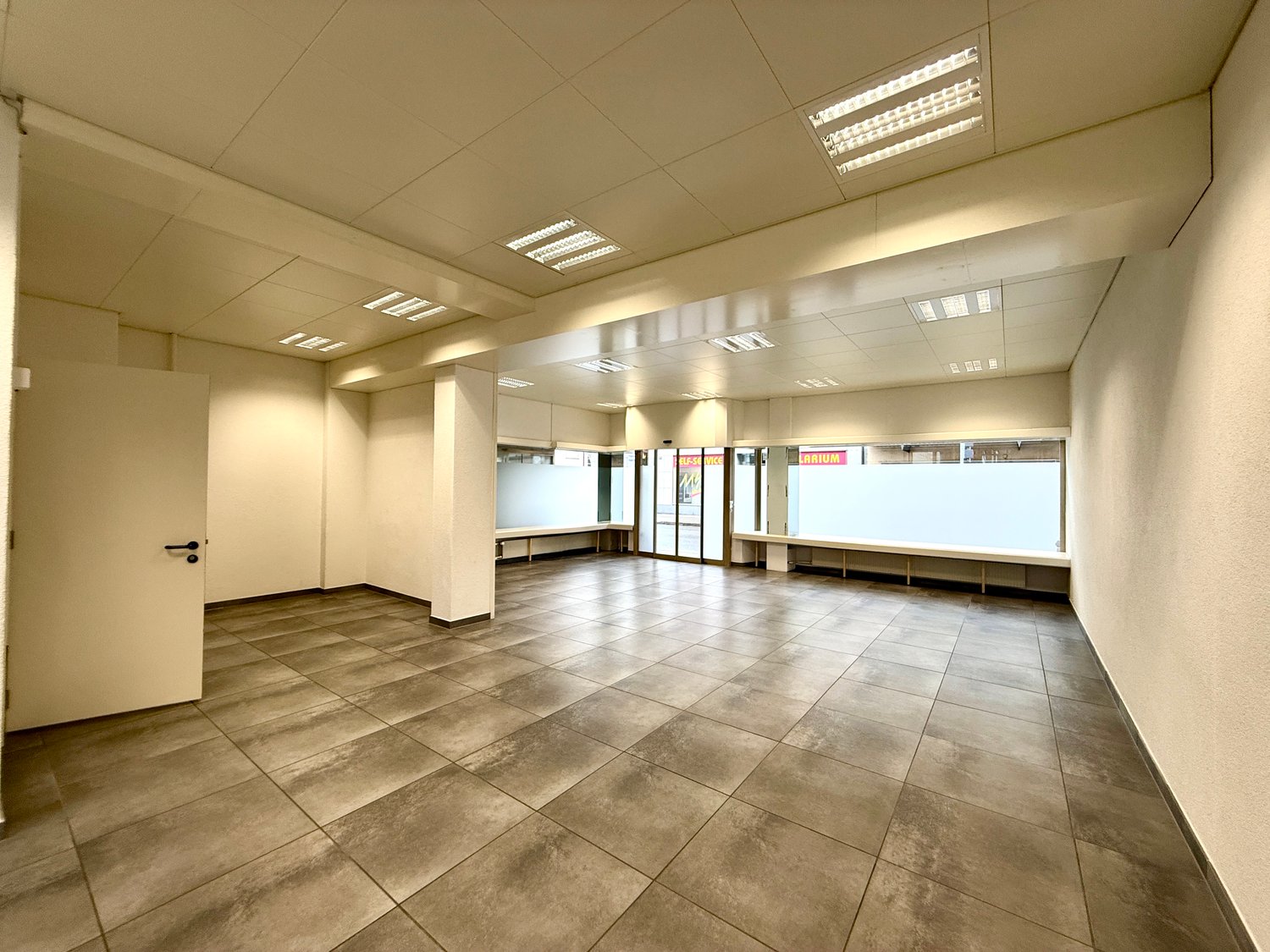 140m² shop, Foto 6 von 10