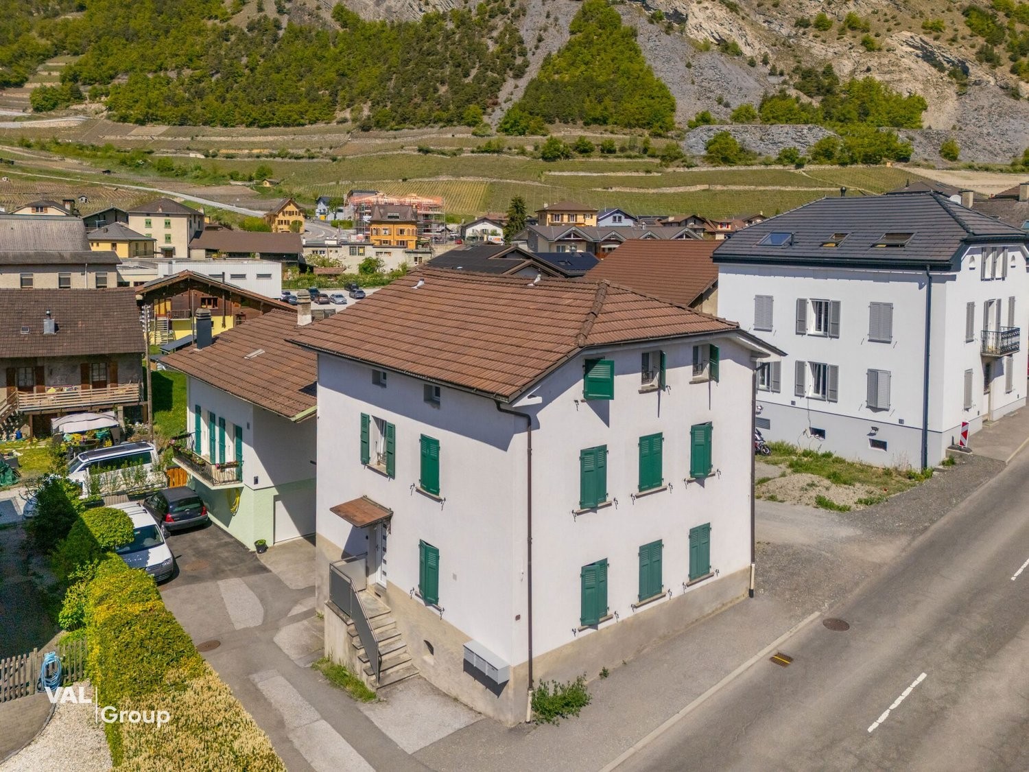 Multi family house, photo 1 of 10