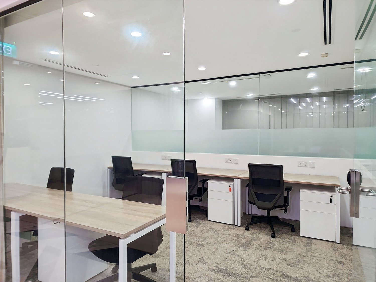 220m² office