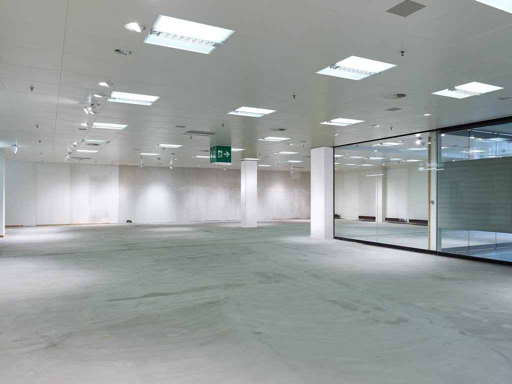 371m² shop, photo 3 of 8