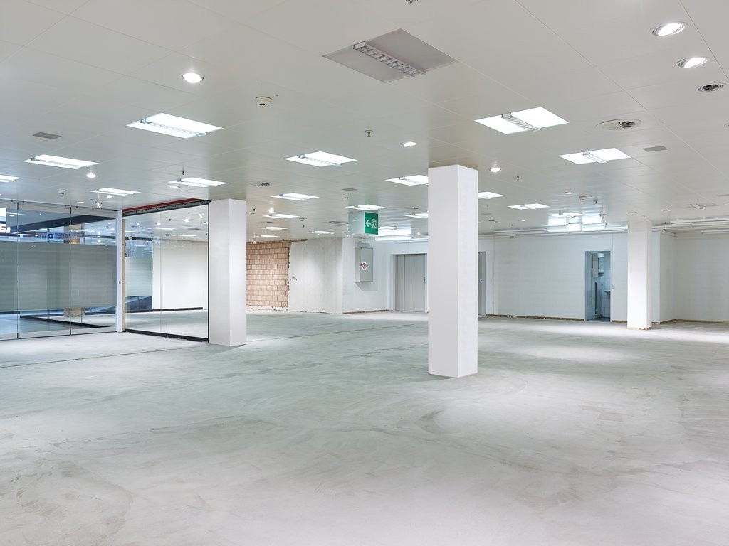 371m² shop, photo 4 of 8