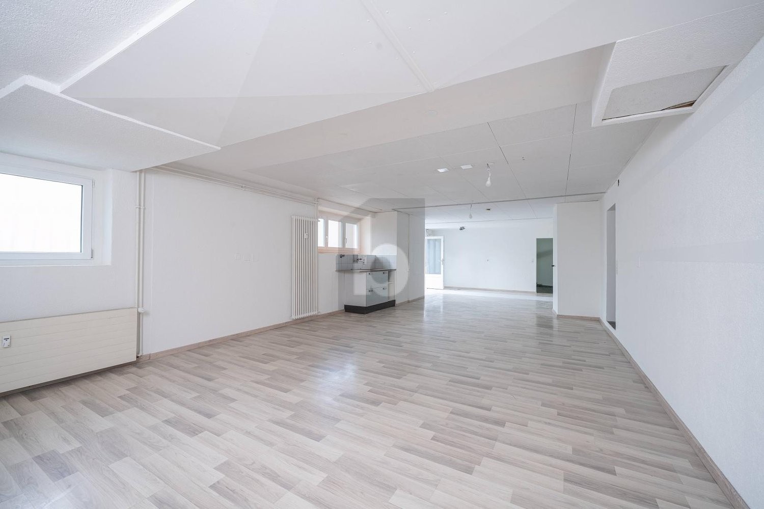 100m² shop, photo 2 of 4