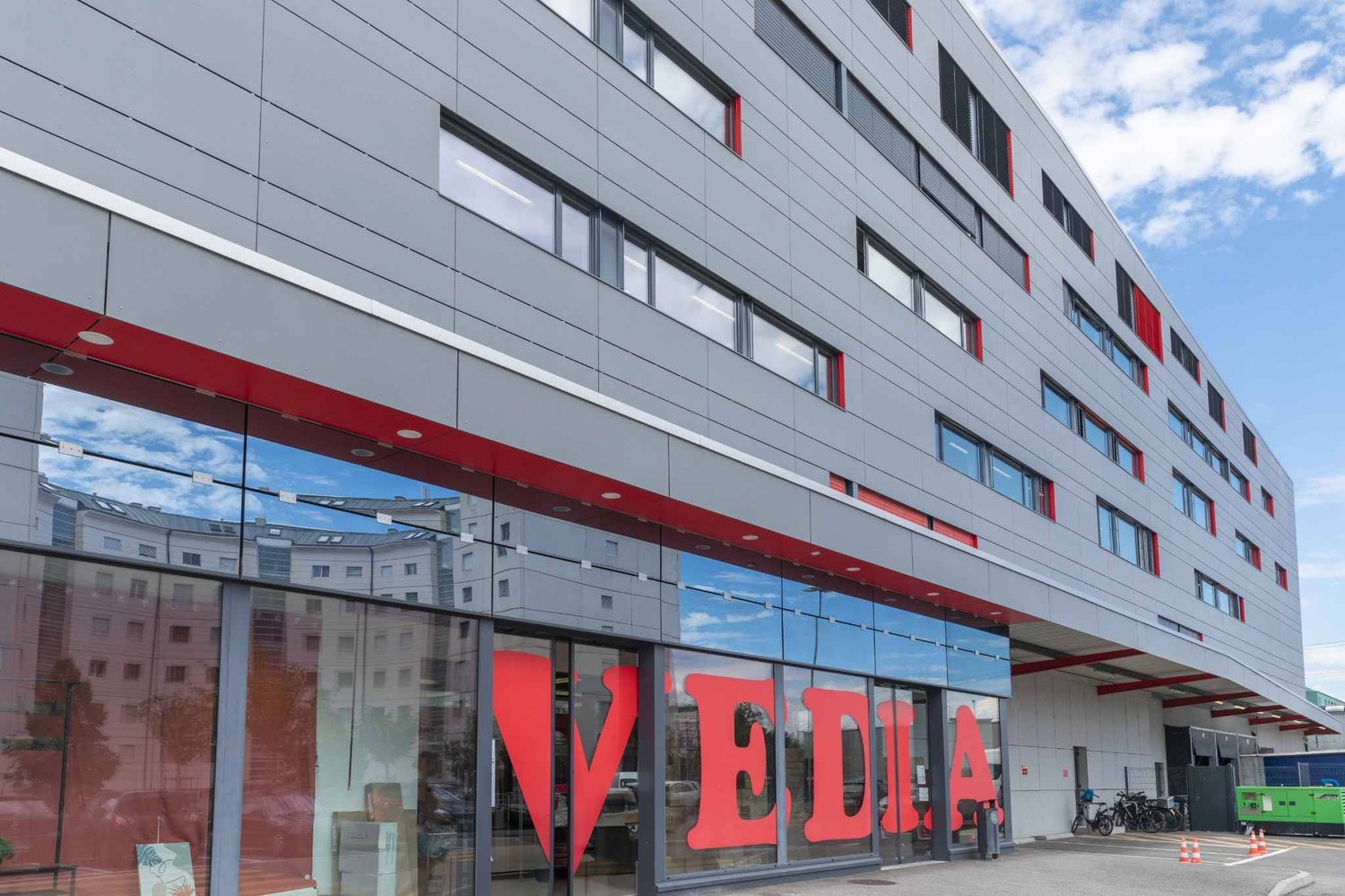 467m² office