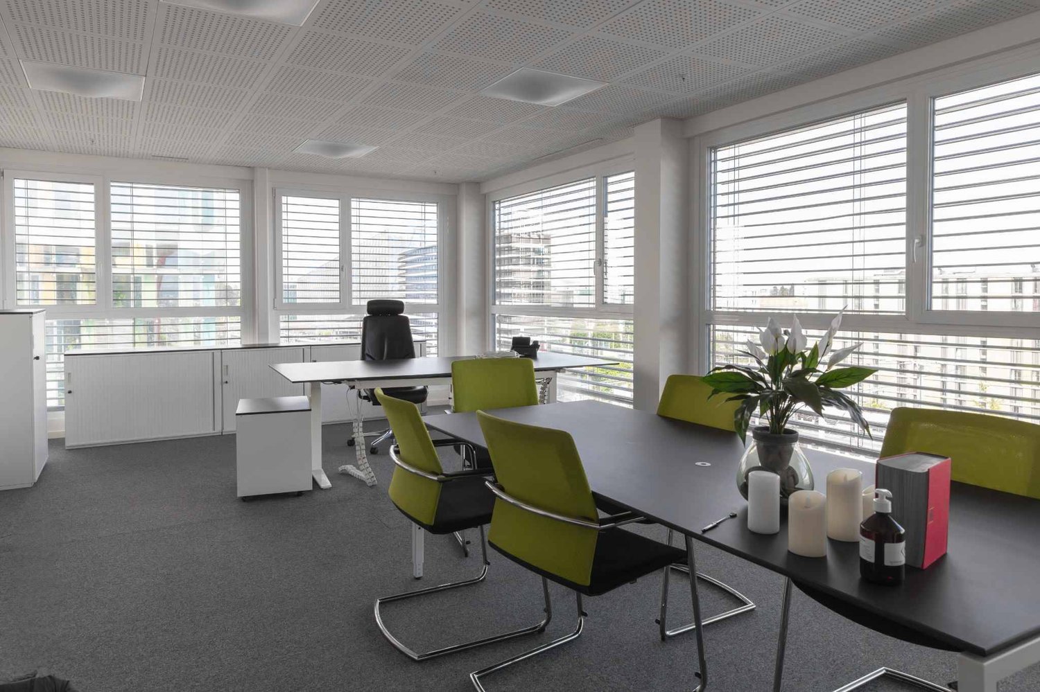 467m² office