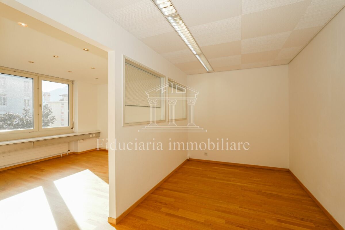 Office Office for rent in a central location in Locarno

For rent, starting immediately, a spacious office located in a central and sunny position in Via Castelrotto 15 in Locarno.

The office is located on the 2nd floor, it consists of large rooms as well as a WC service.

Contact us for more infor, photo 7 of 8