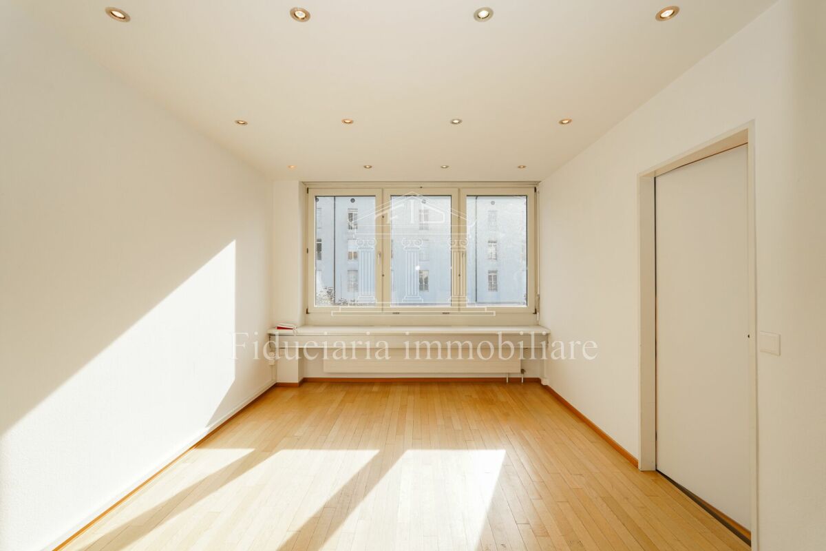 Office Office for rent in a central location in Locarno

For rent, starting immediately, a spacious office located in a central and sunny position in Via Castelrotto 15 in Locarno.

The office is located on the 2nd floor, it consists of large rooms as well as a WC service.

Contact us for more infor, photo 4 of 8
