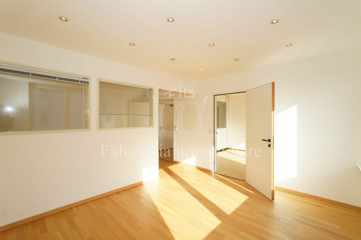 Office Office for rent in a central location in Locarno

For rent, starting immediately, a spacious office located in a central and sunny position in Via Castelrotto 15 in Locarno.

The office is located on the 2nd floor, it consists of large rooms as well as a WC service.

Contact us for more infor, photo 2 of 8