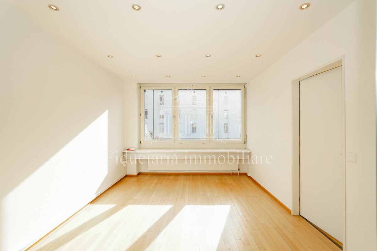 Office Office for rent in a central location in Locarno

For rent, starting immediately, a spacious office located in a central and sunny position in Via Castelrotto 15 in Locarno.

The office is located on the 2nd floor, it consists of large rooms as well as a WC service.

Contact us for more infor, photo 1 of 8