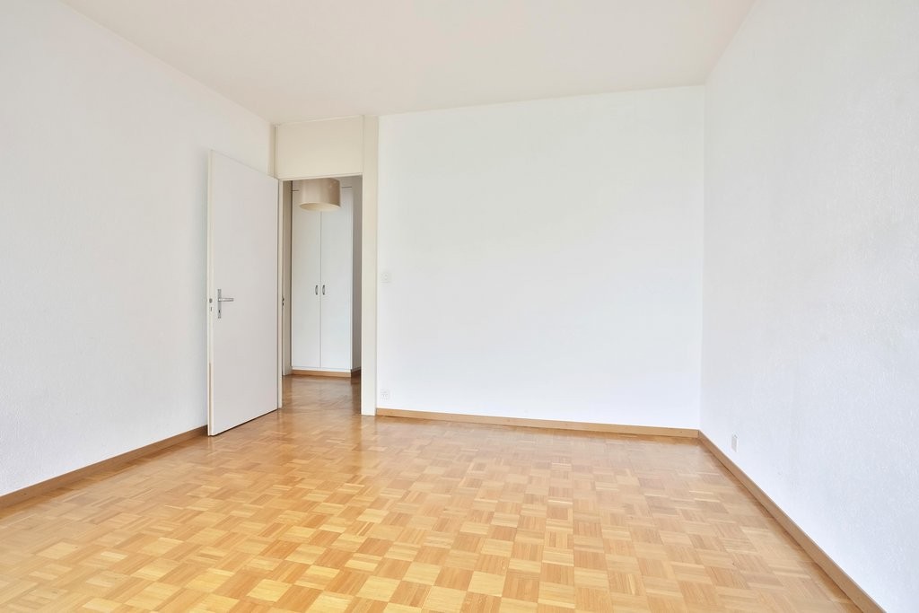 5 rooms apartment