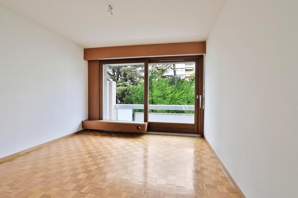 5 rooms apartment